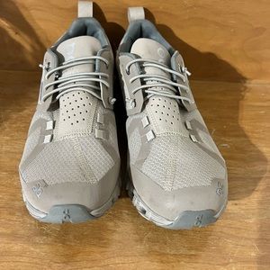 On cloud womens 6.5. Almost new